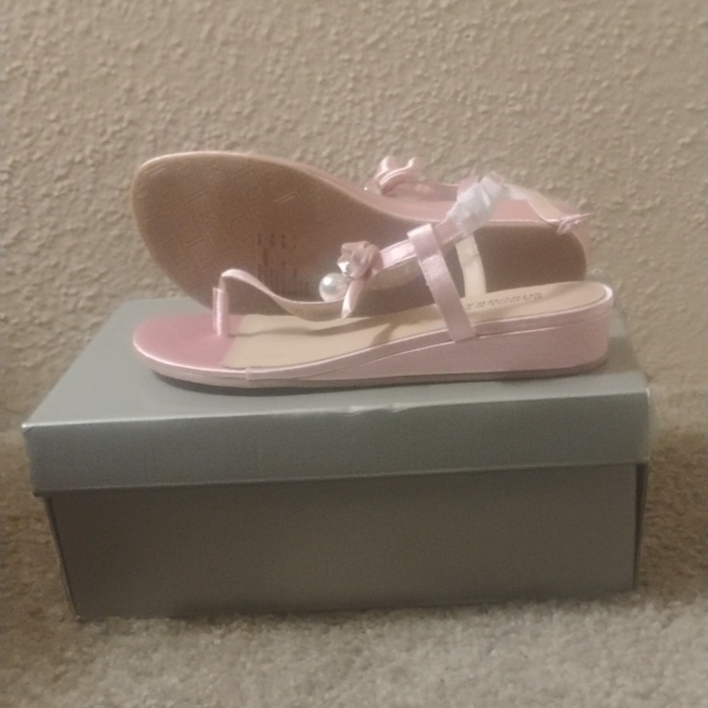 Badgley Mischka Pink Sandals for Elegant Comfort